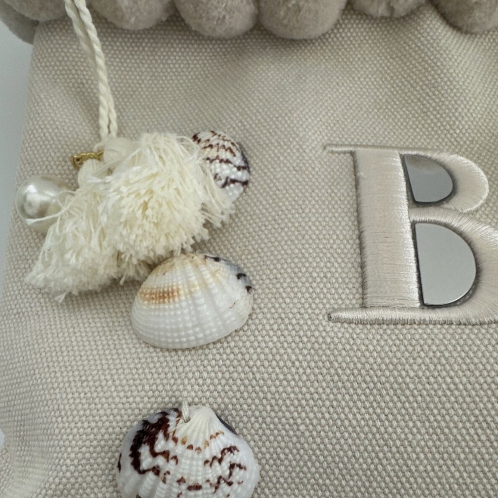 Bergdorf Goodman Bag Beach Seashells Tassel Pom Pom Large NEW - Picture 3 of 5